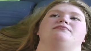 Мужики сдрачивают в ротики няшных девушек и снимают камшоты на видео